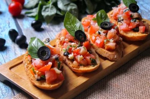 Italské topinky bruschetta, jídlo v Itálii