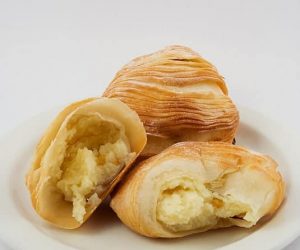 sfogliatelle, italské pečivo plněné ricottou